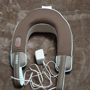 Vibrating neck massager